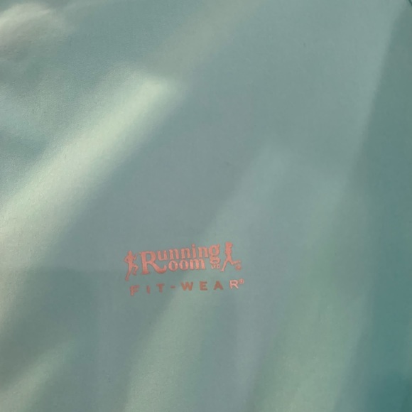 Running Room water repellent running jacket with reflective tape - Picture 4 of 15